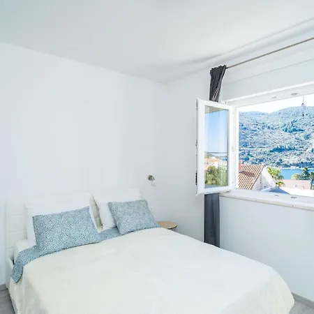 Olive 2 * Mokošica